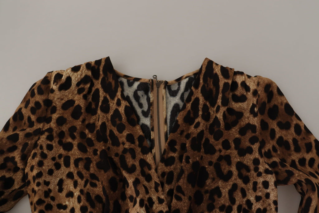 Robe longue en viscose Dolce & Gabbana à motif léopard marron, style wrap et coupe A-line, vue de face.