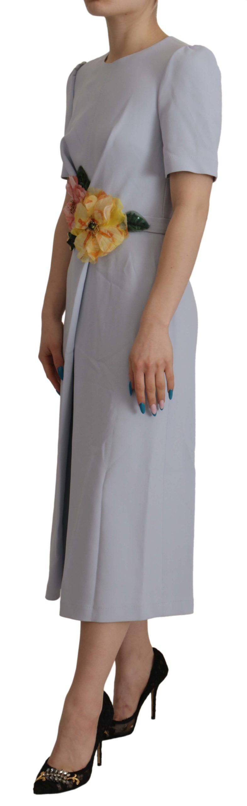 Robe midi en viscose bleue à appliqué floral Dolce & Gabbana, élégante et fluide, avec détails floraux colorés.