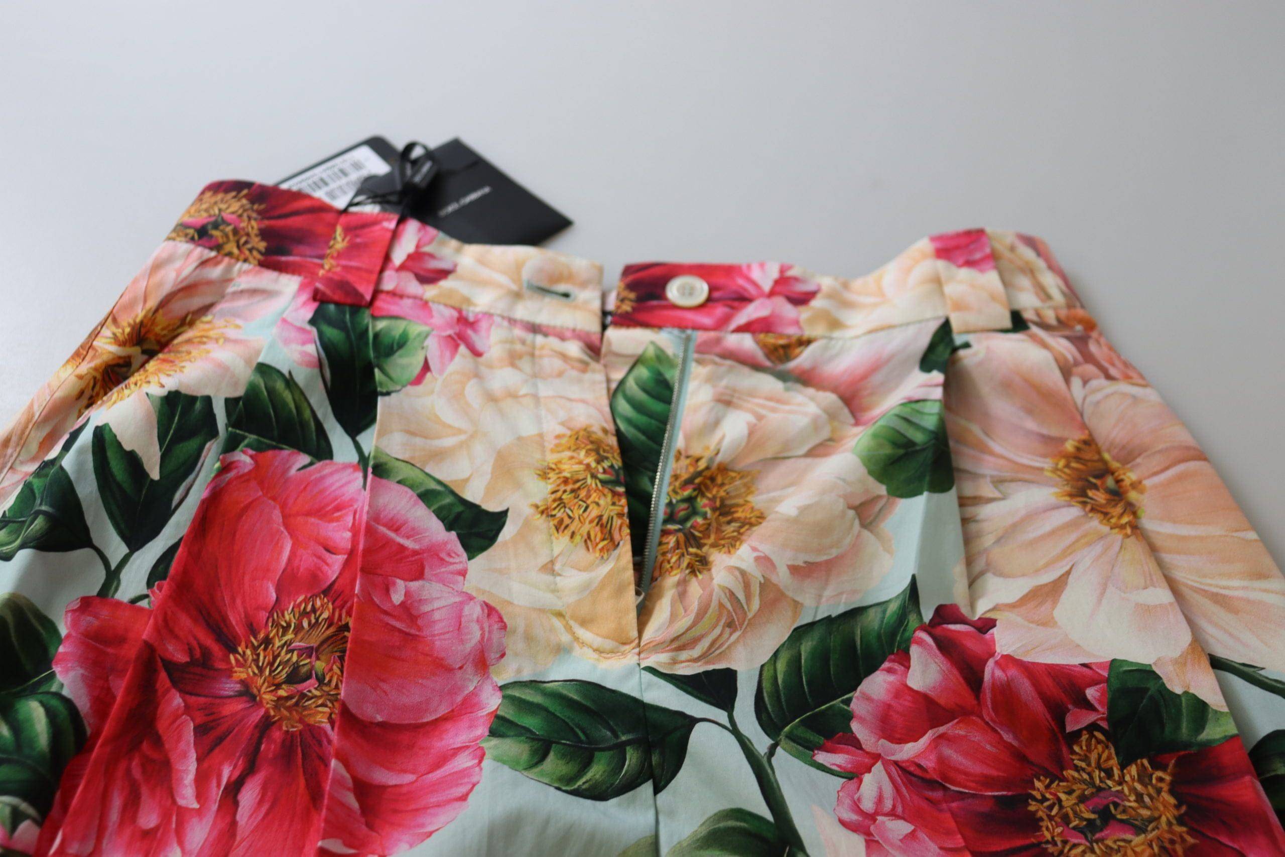 Pantalon court à taille haute Dolce & Gabbana à imprimé floral multicolore, style pantalon cropped, tendance et élégant.