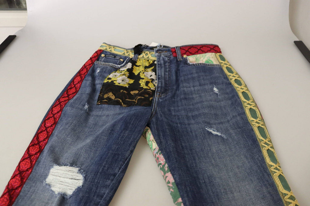 Jeans en denim à patchwork bleu à taille haute de Dolce & Gabbana, style tendance et détails modernes visibles sur l'image.