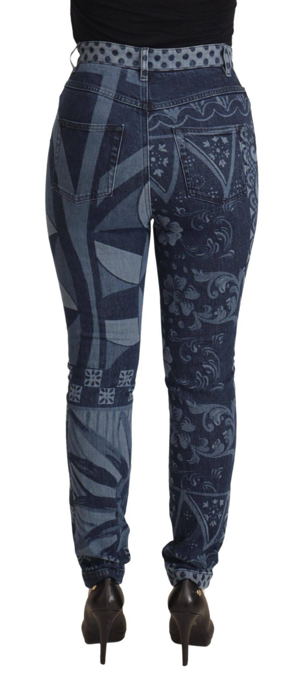 Jeans skinny en denim bleu à taille haute Dolce & Gabbana avec motif floral, visibles sur l’image.