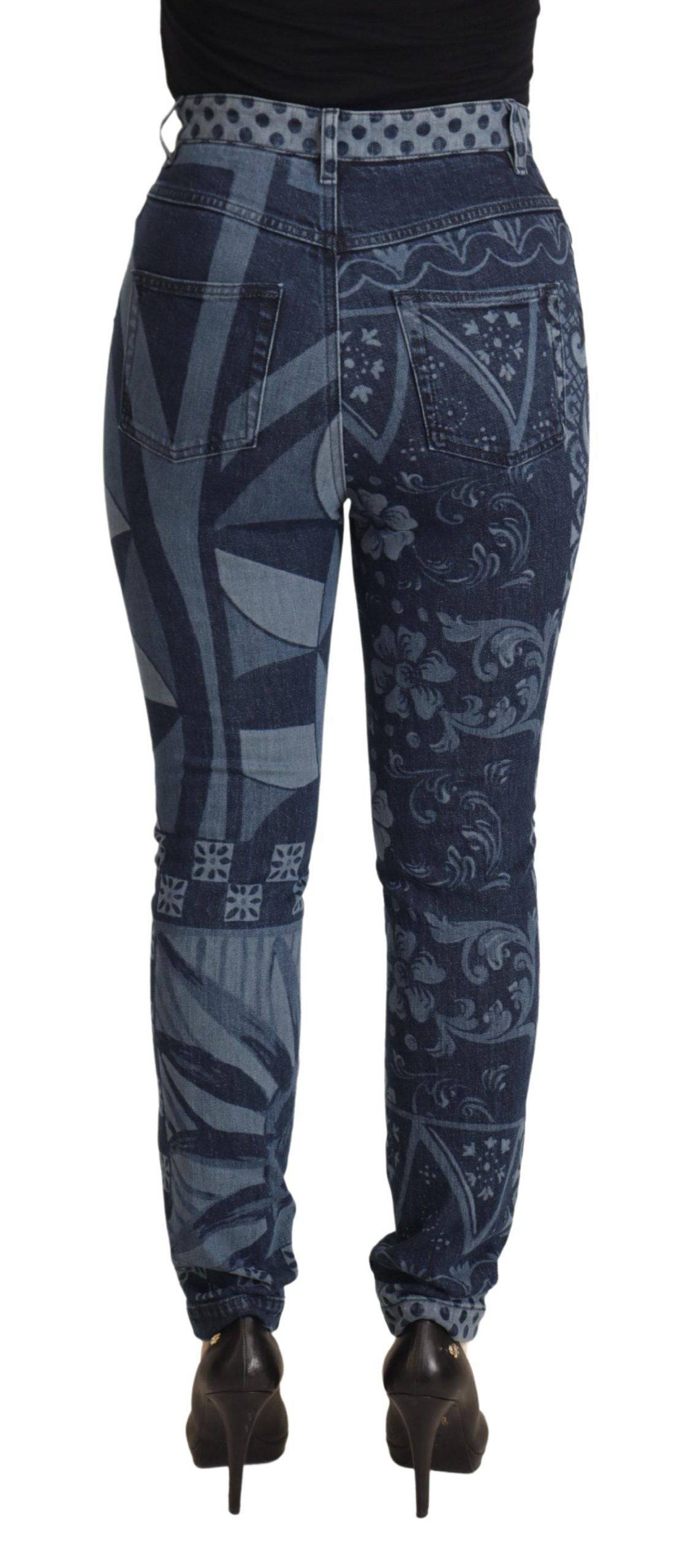 Jeans skinny en denim bleu à taille haute Dolce & Gabbana avec motif floral, visibles sur l’image.