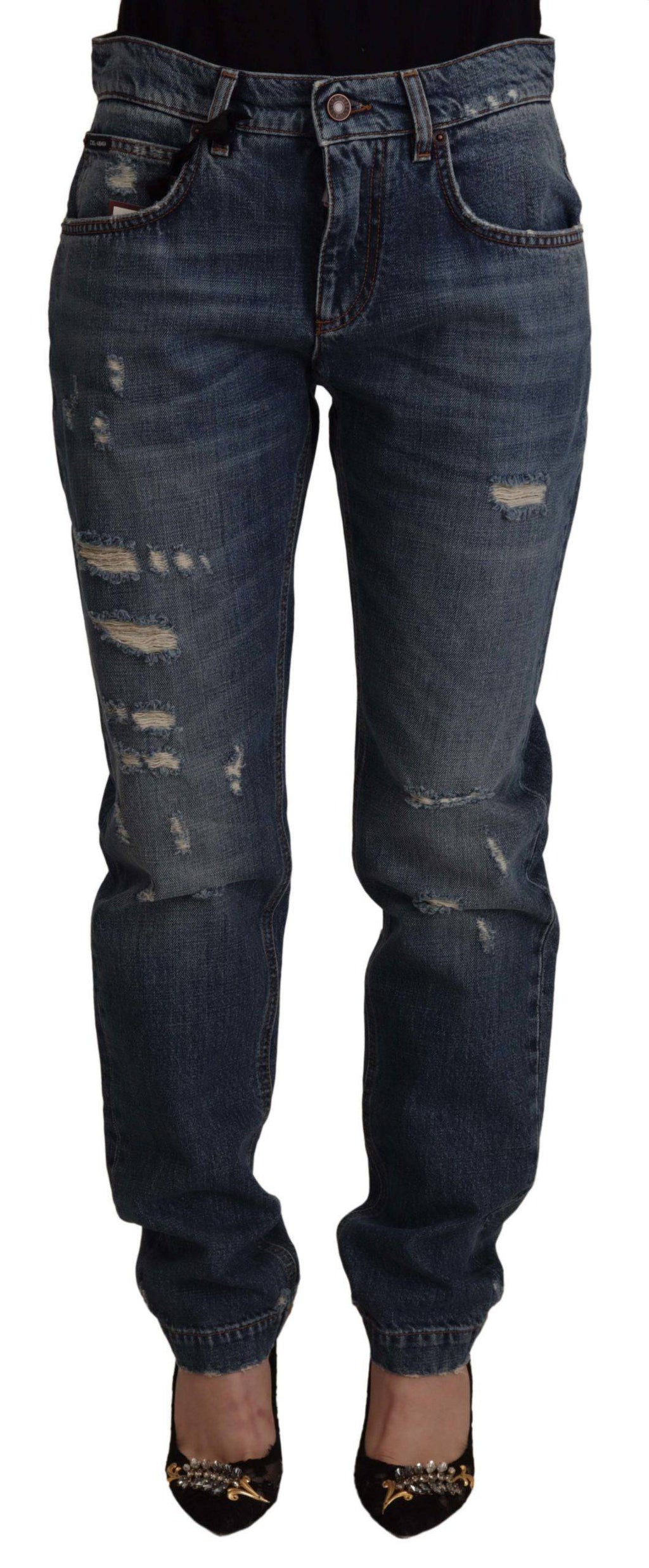 Pantalon en jean bleu Dolce & Gabbana avec logo en forme de cœur baroque et patch, style denim élégant et tendance.