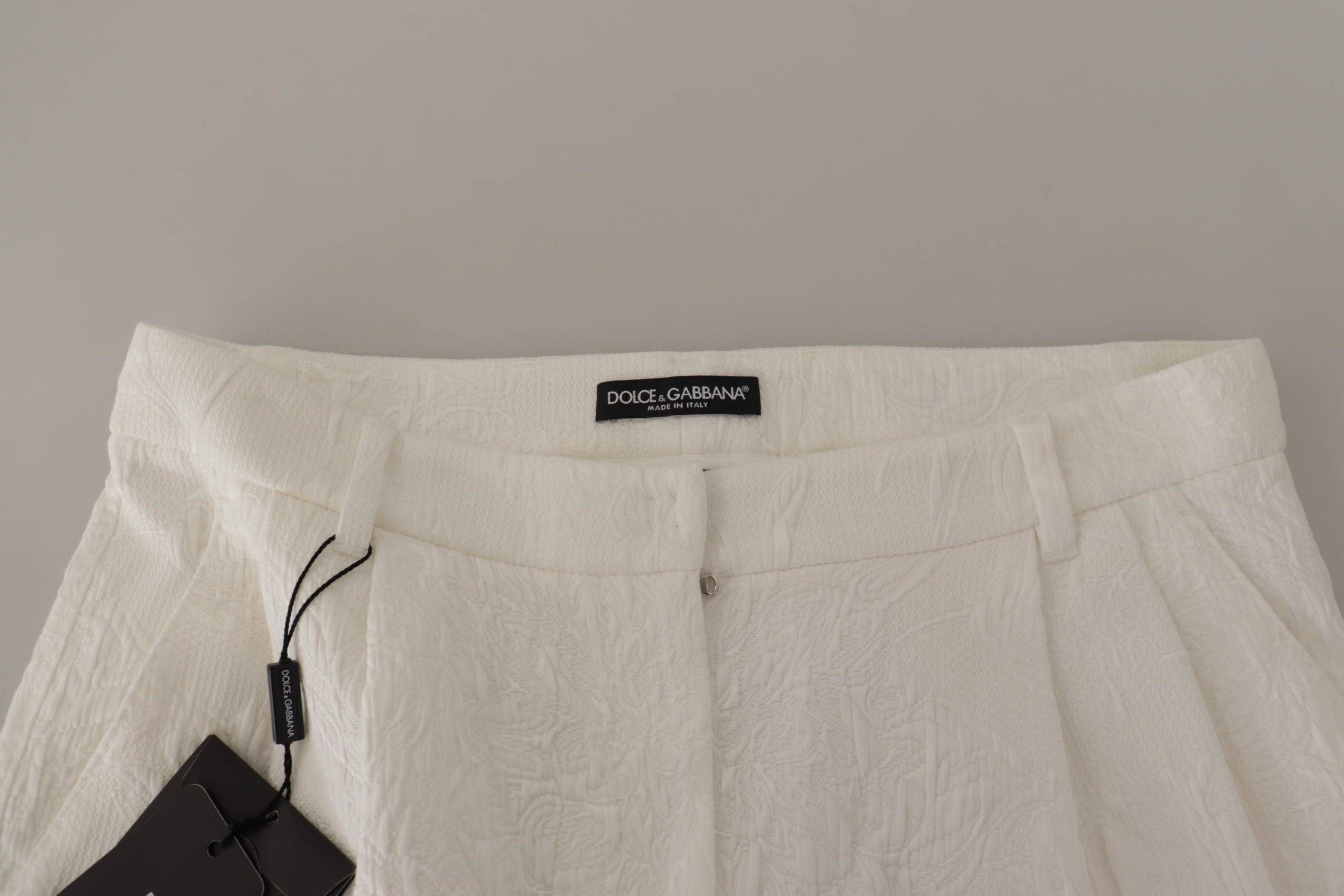 Shorts Dolce & Gabbana en coton blanc à taille haute, culotte élégante et confortable, parfaits pour un style décontracté chic.