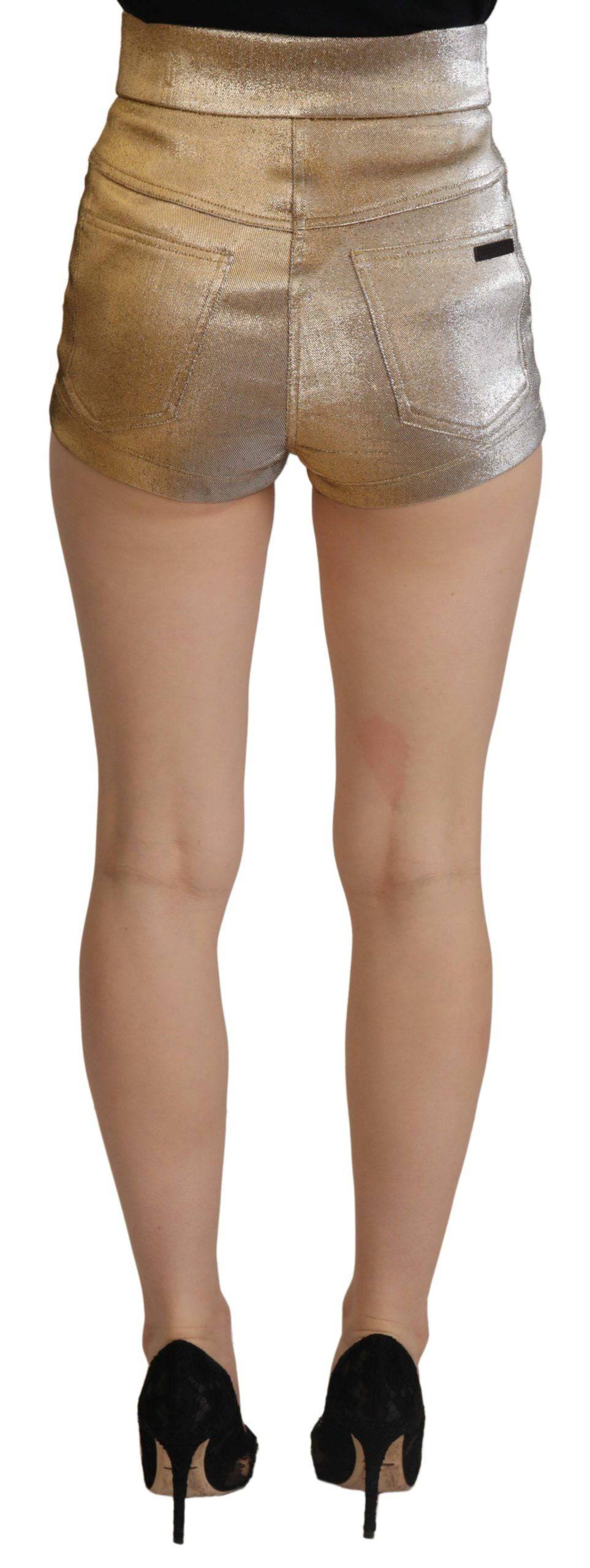 Shorts dorés en coton mélangé brillant de Dolce & Gabbana, coupe courte et élégante, avec détails scintillants.