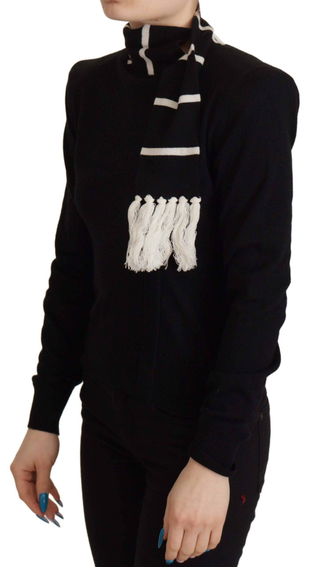 Pull en cachemire noir Dolce & Gabbana à col roulé, détail élégant et texture douce visible sur le pull.