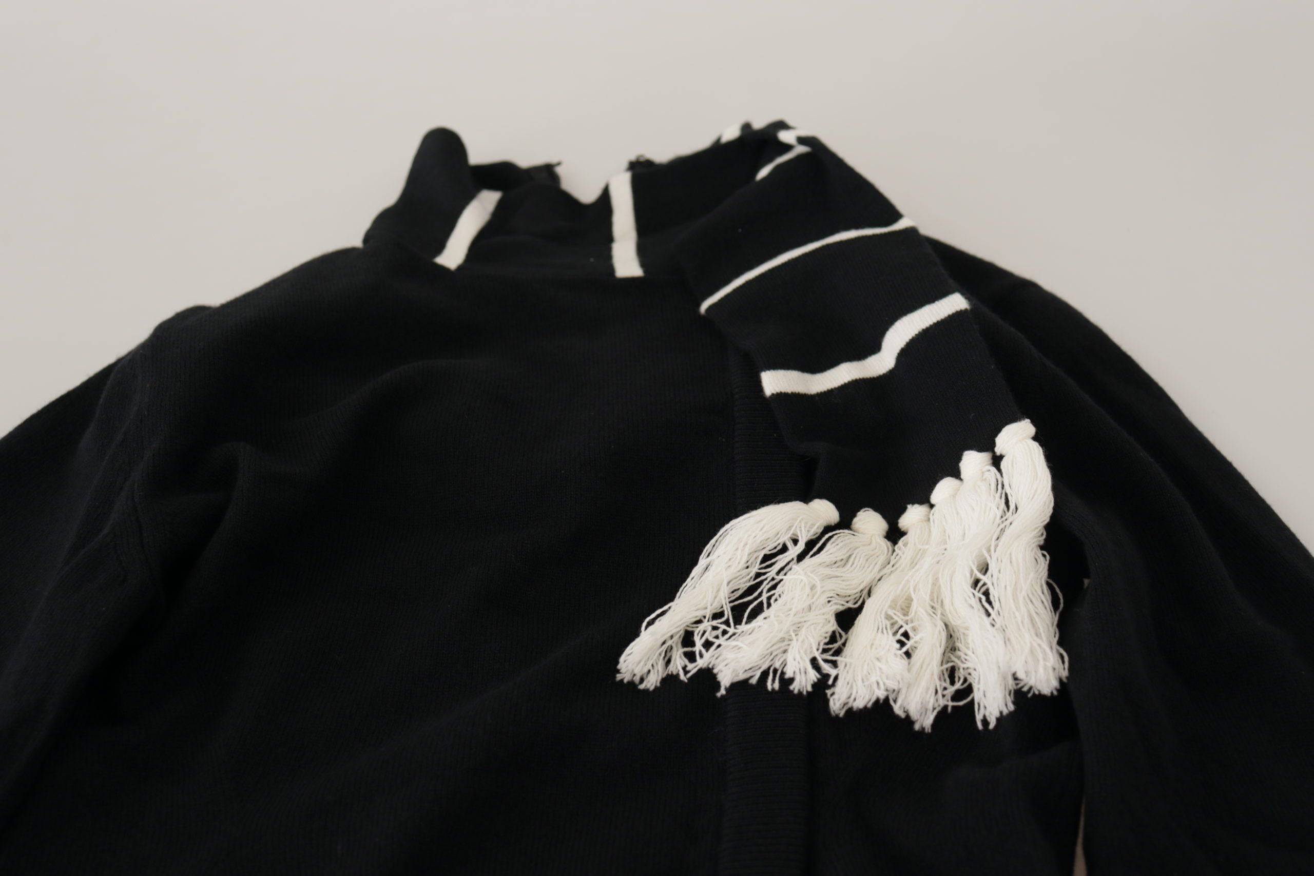 Pull à col roulé en cachemire noir de Dolce & Gabbana, pull-over élégant en laine douce, vue de face.