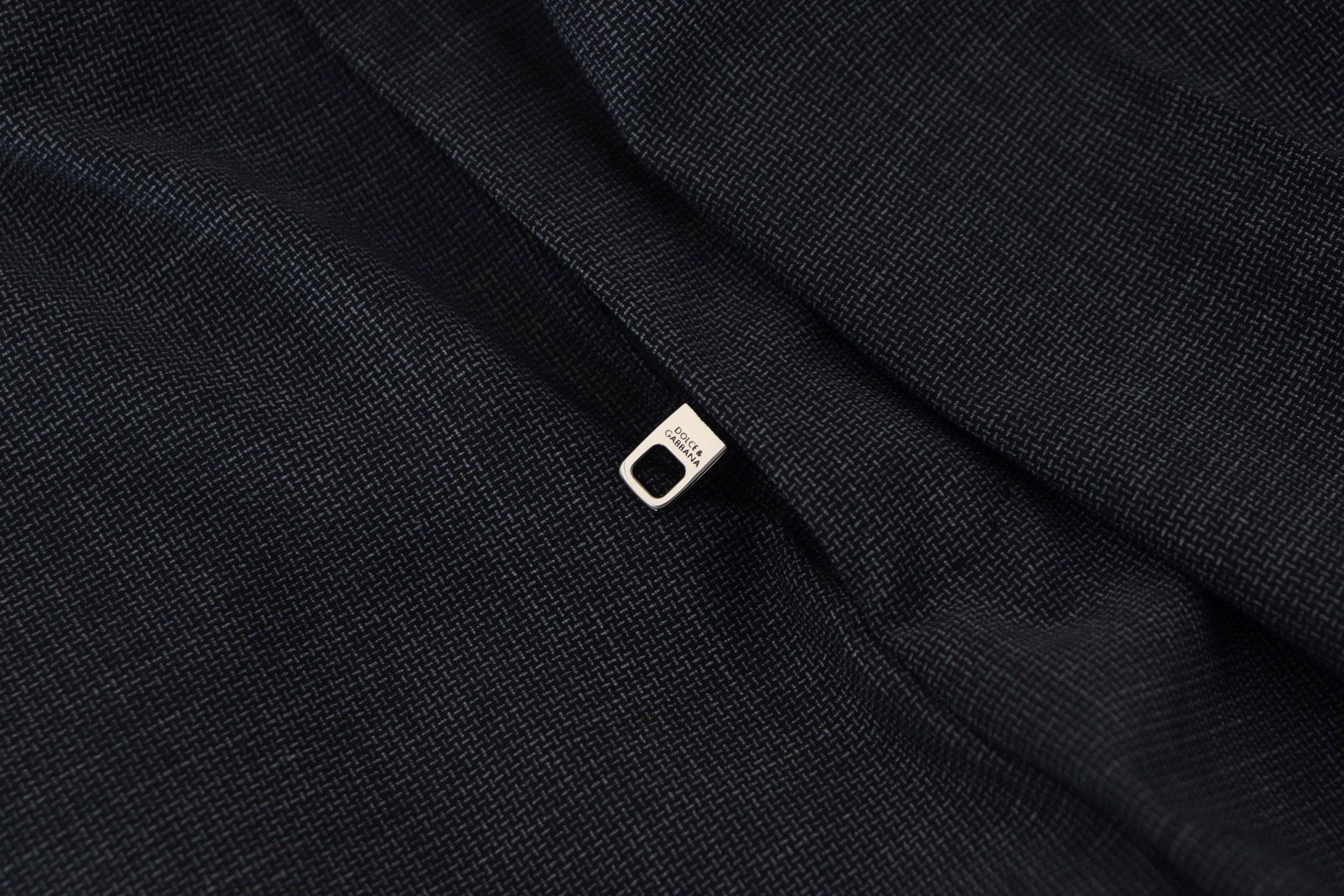 Pantalon cargo gris à carreaux de Dolce & Gabbana, pantalon stretch décontracté avec poches utilitaires, style moderne et élégant.