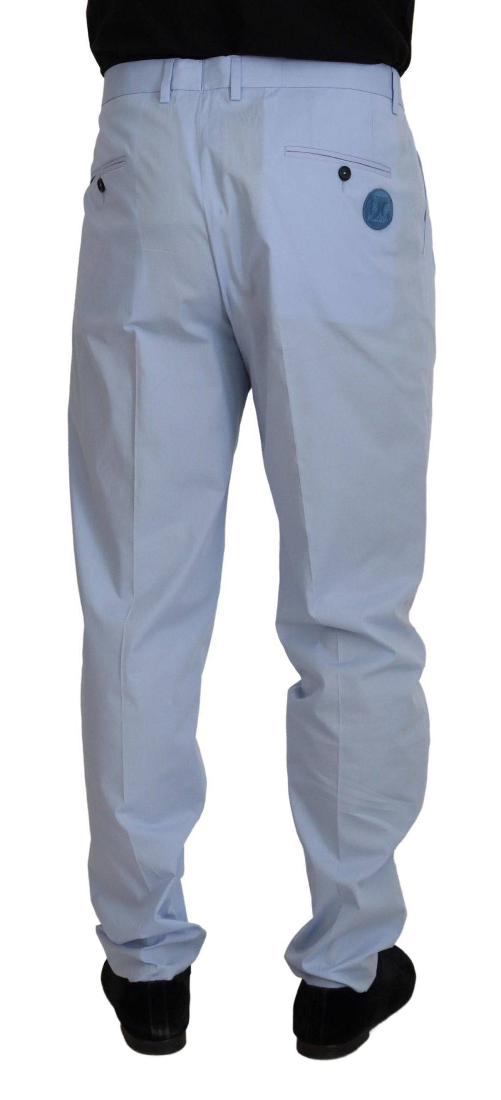 Pantalon chino en coton stretch bleu Dolce & Gabbana pour homme, ajusté et élégant, visible en gros plan.