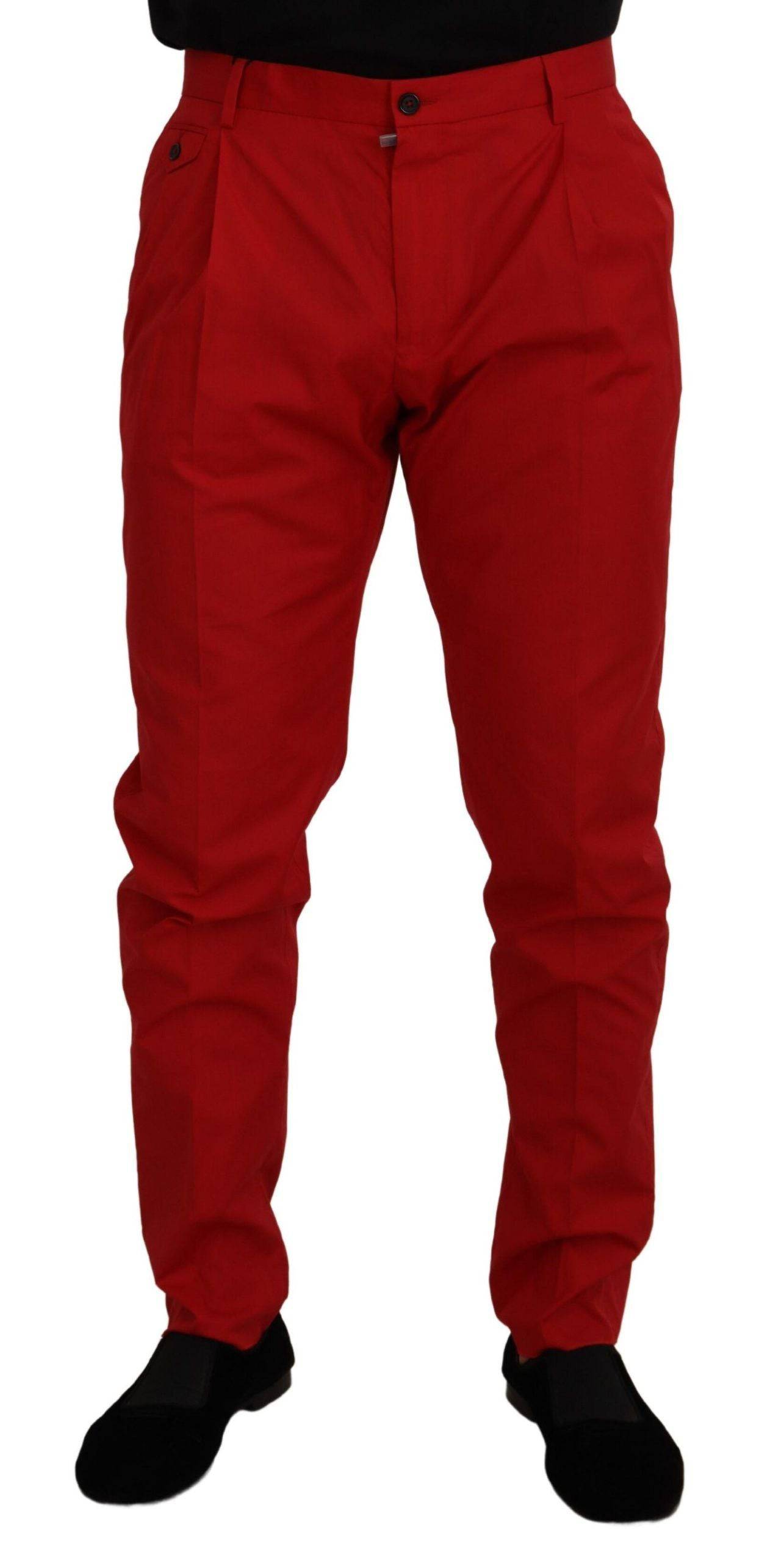 Pantalons chinos Slim Fit en coton rouge Dolce & Gabbana, vue de face, détails de la coupe et de la texture du tissu.