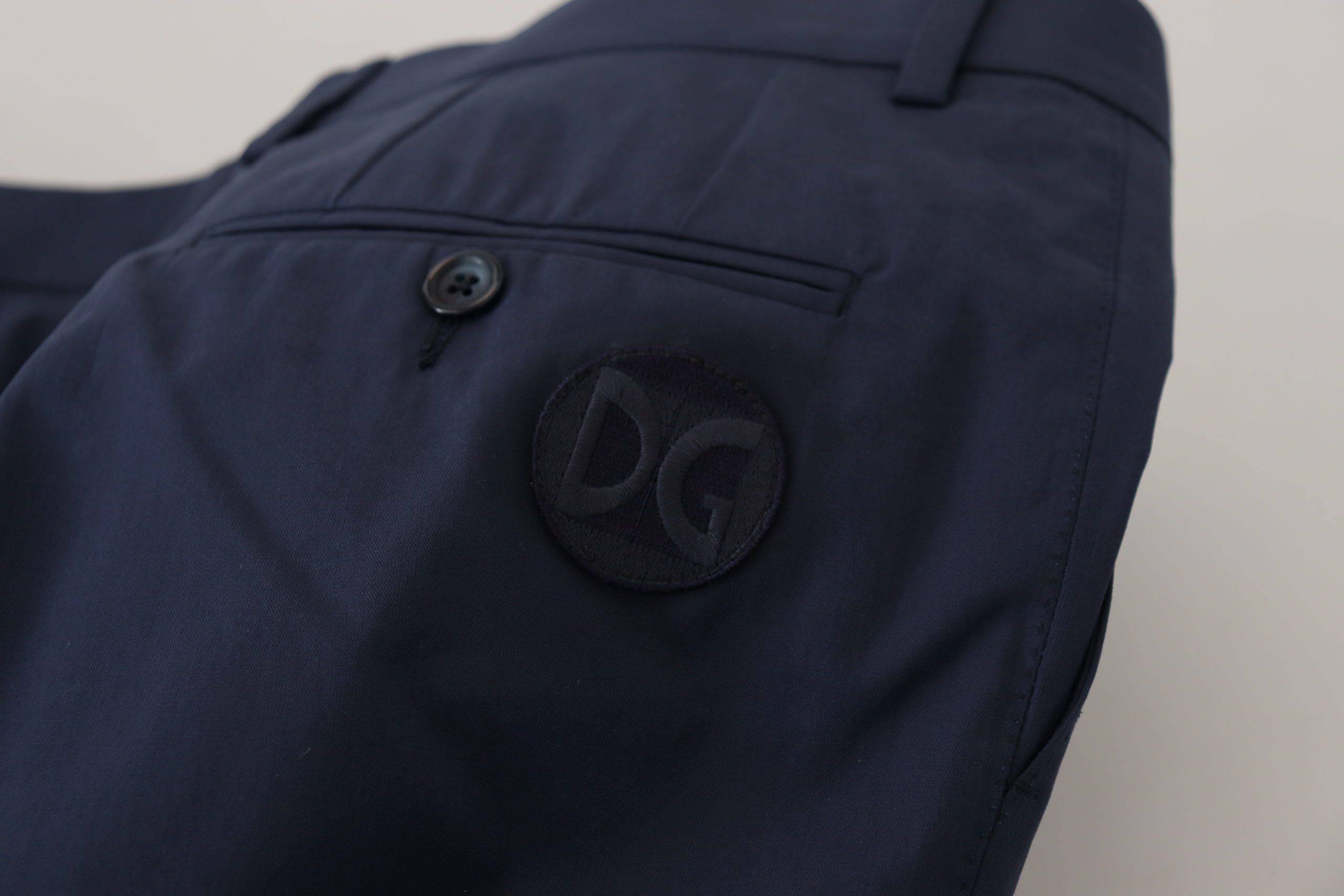 Pantalon slim en coton bleu Dolce & Gabbana, chino élégant avec coupe ajustée et détails modernes.