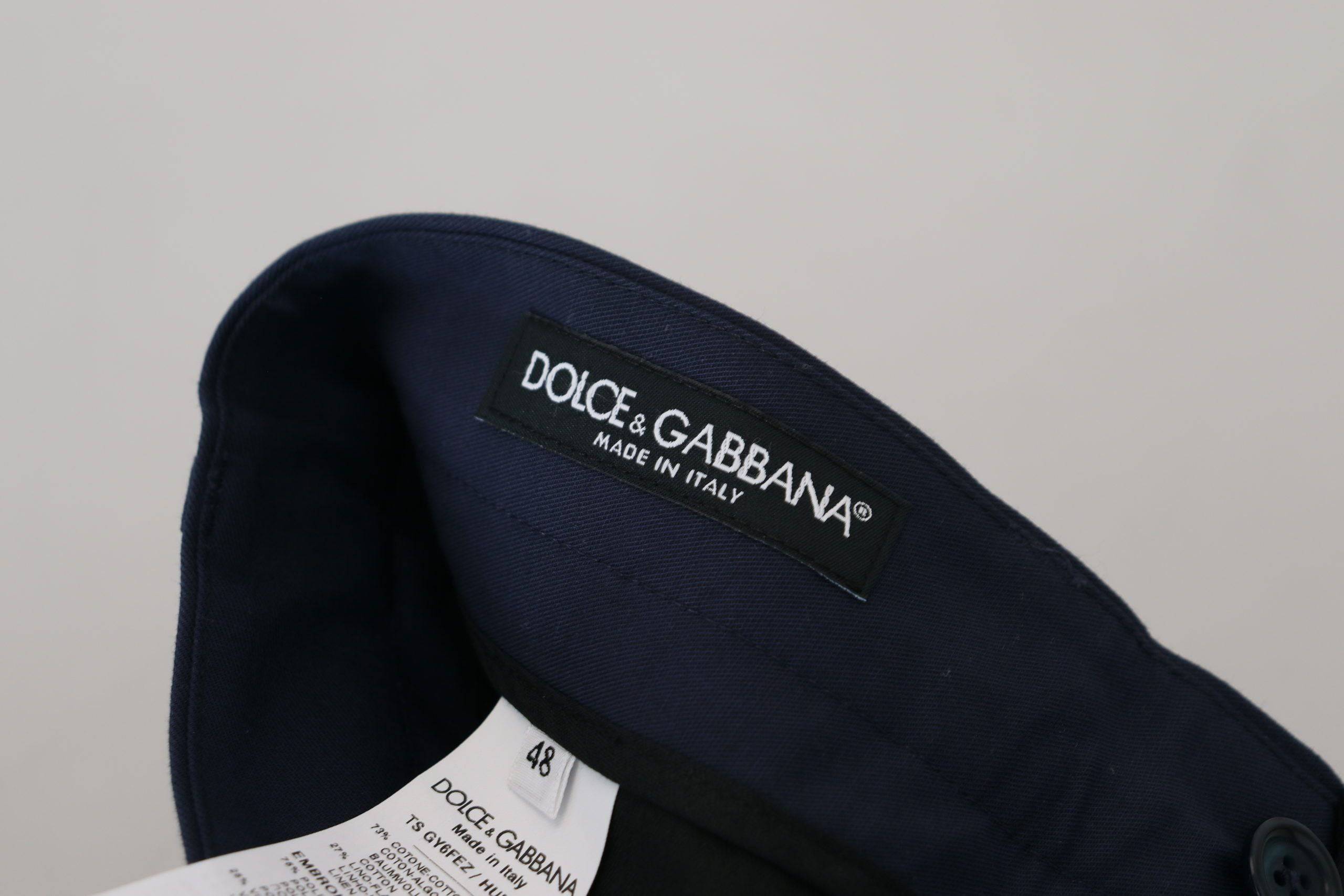 Pantalon chino homme Dolce & Gabbana en lin et coton bleu, coupe slim et élégant, visible dans l'image.