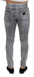 Jeans slim gris Dolce & Gabbana en coton stretch, coupe ajustée, visibles détails de lavage sur le denim.