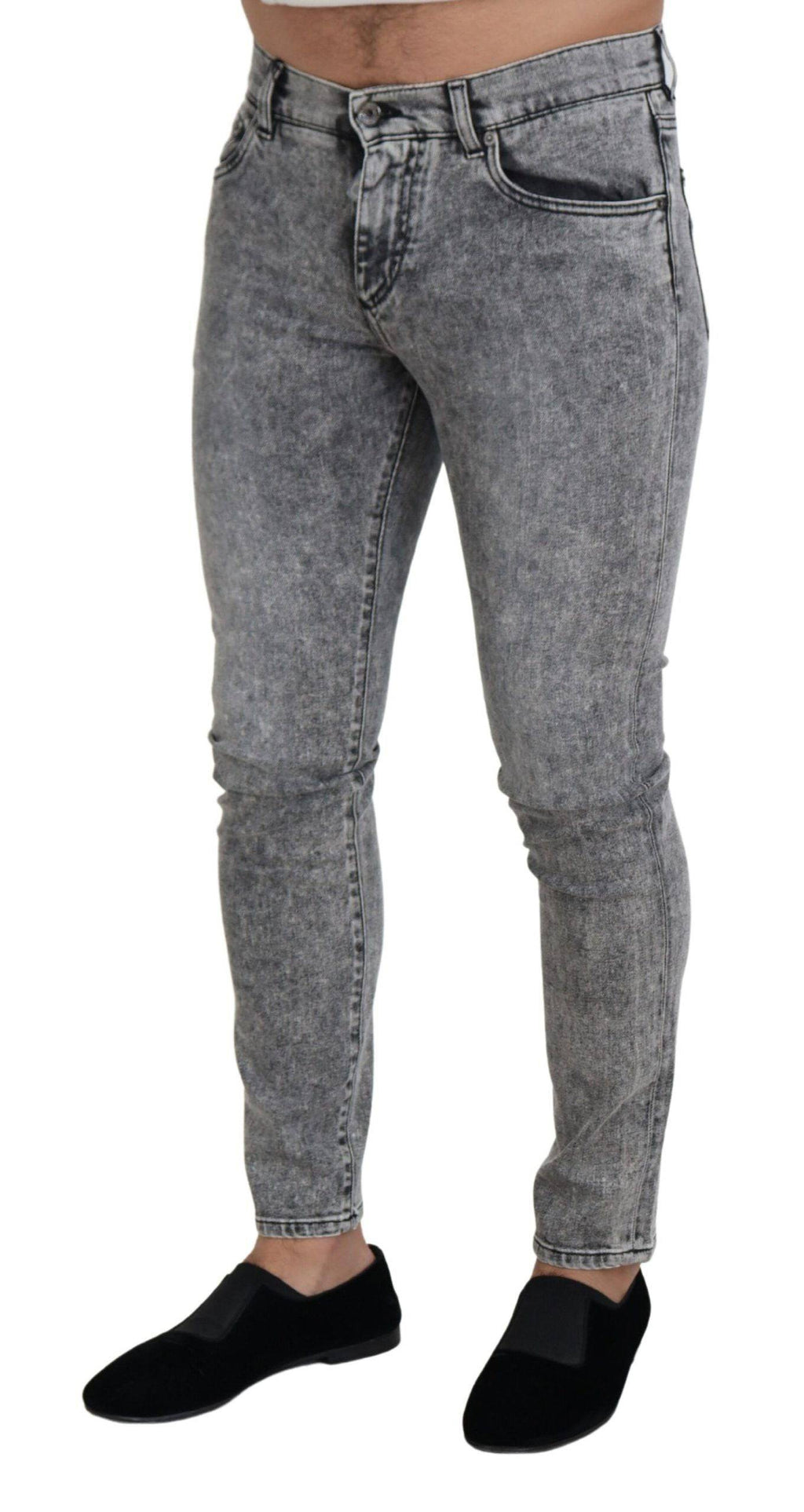 Jeans slim gris Dolce & Gabbana en coton stretch denim, visibles avec détails de coupe ajustée et finition élégante.