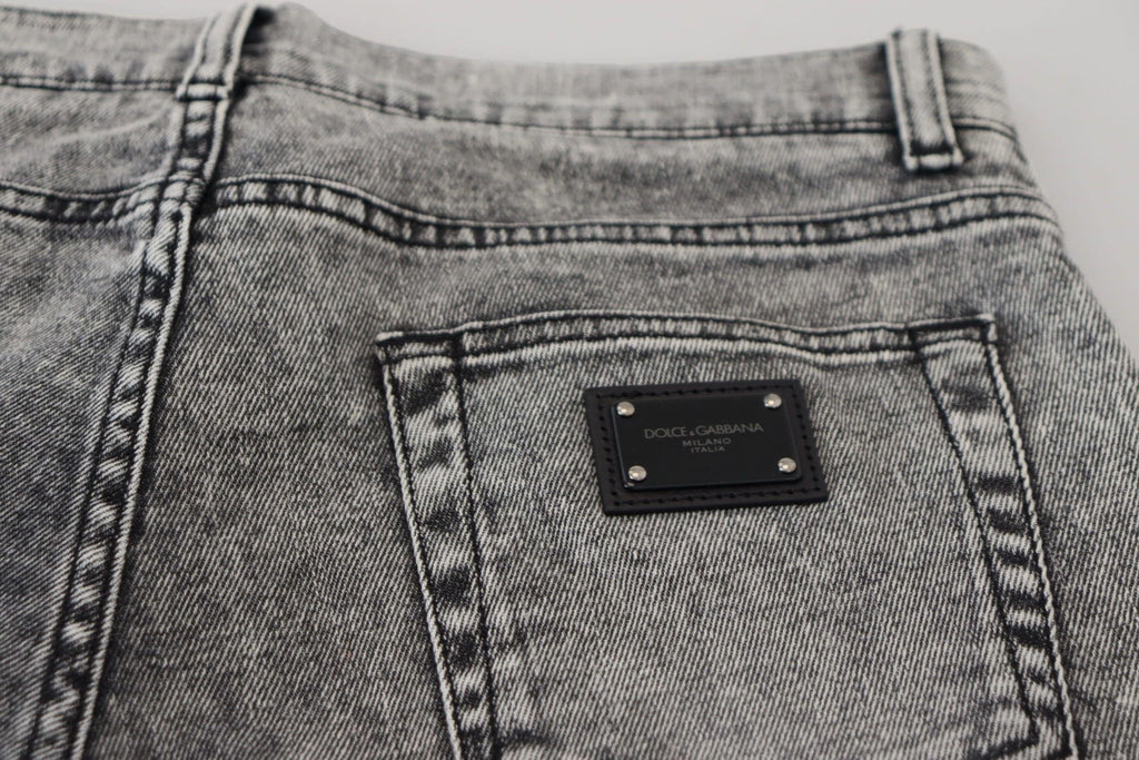 Jeans slim gris en coton stretch Dolce & Gabbana, coupe ajustée et détail denim, visible sur l'image.