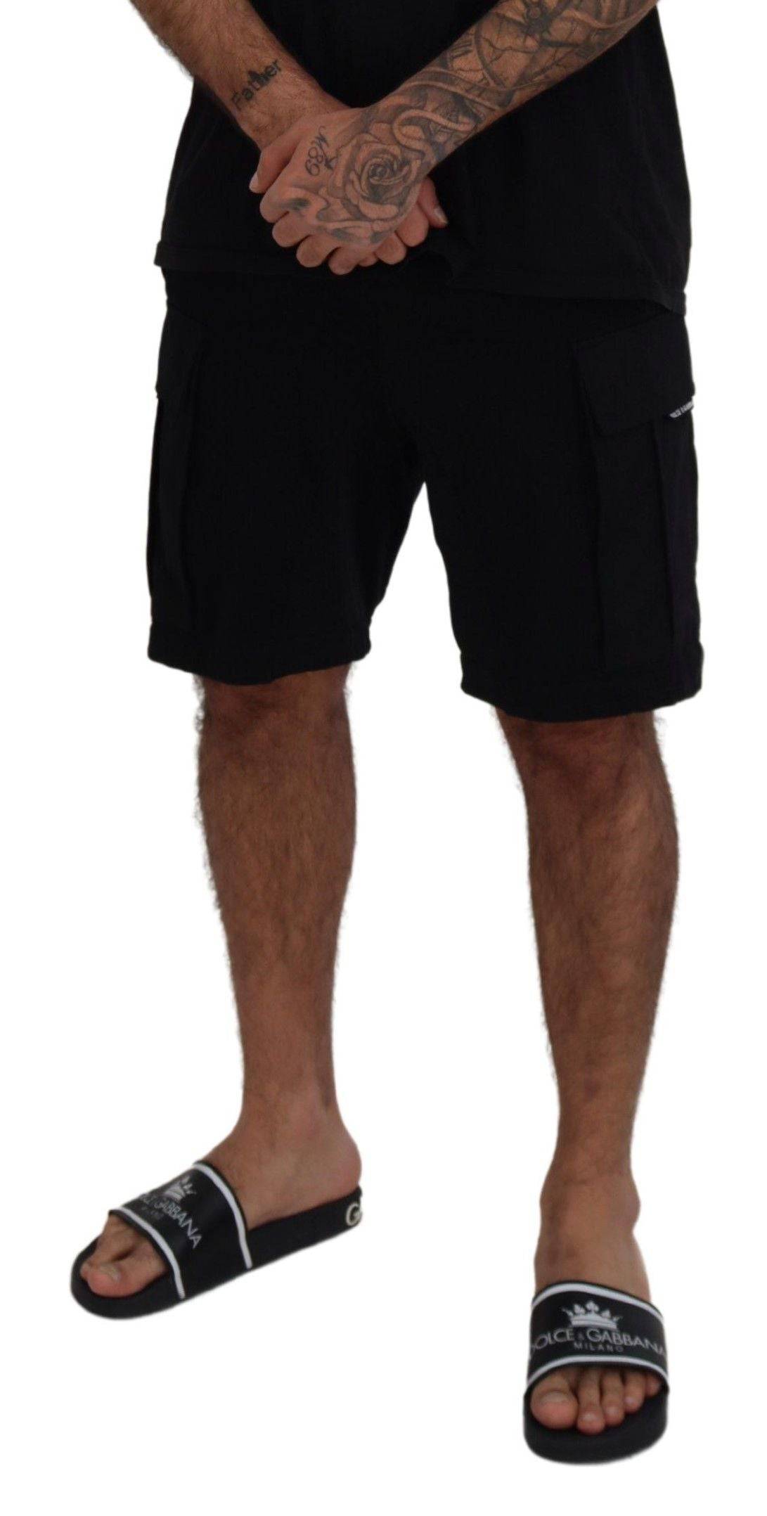 Shorts Bermuda en coton noir Dolce & Gabbana avec poches cargo, style décontracté et élégant, pour homme.