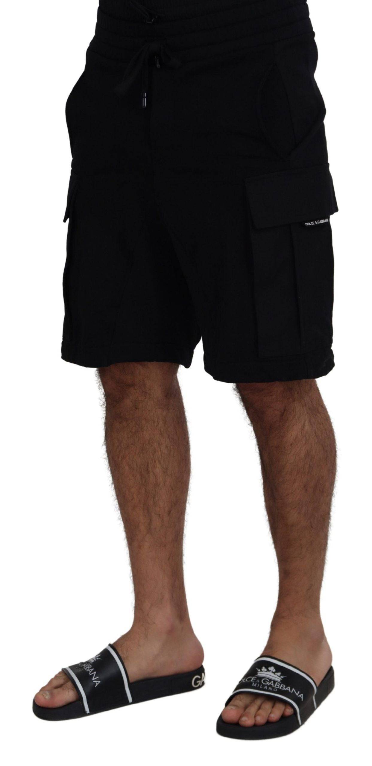 Shorts bermuda en coton noir de la marque Dolce & Gabbana, cargo, avec poches larges et design élégant.
