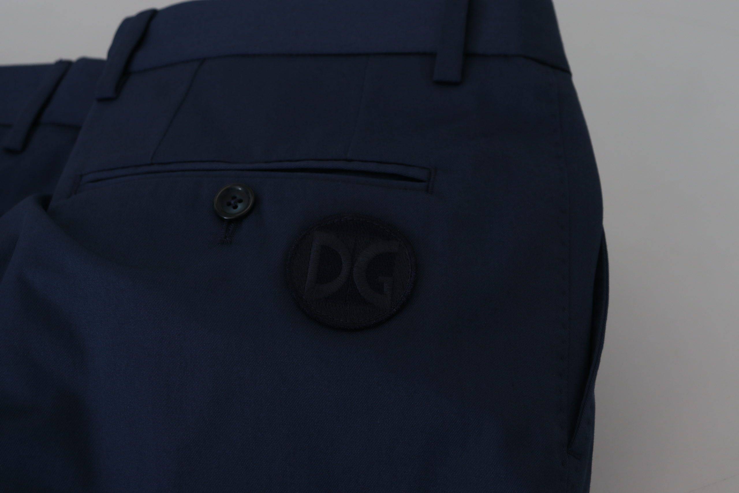 Shorts décontractés en coton stretch Dolce & Gabbana Blue Chinos, silhouette moderne et confortable pour homme.