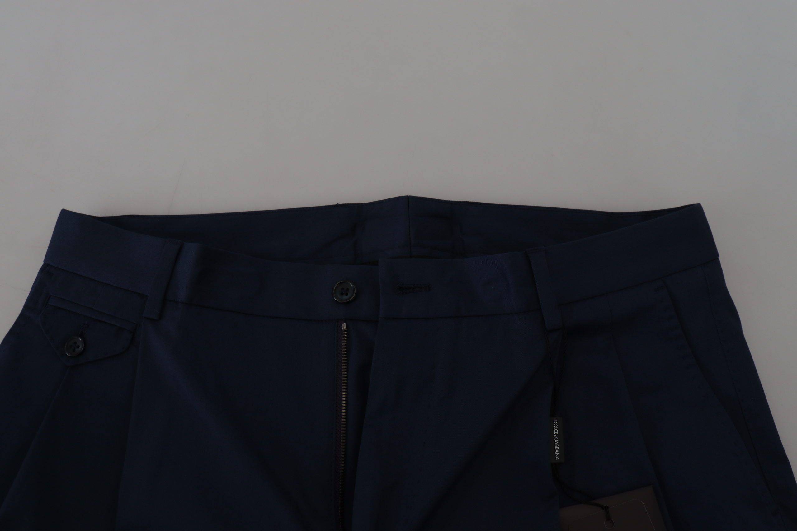 Shorts décontractés en coton stretch Dolce & Gabbana Blue Chinos, style casual et confortable, vue de face avec ceinture.