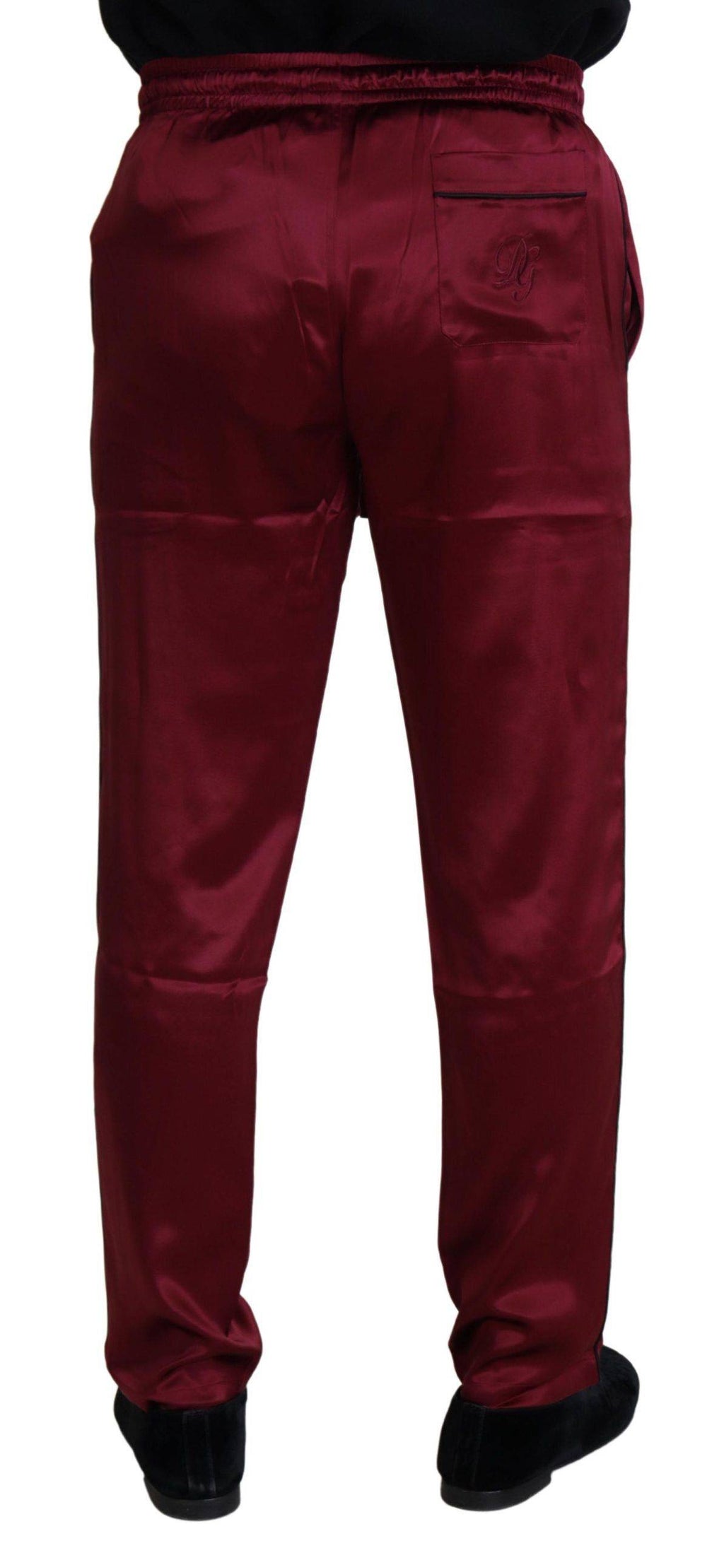 Pantalons de détente en soie bordeaux Dolce & Gabbana, style lounge, avec ceinture élastique et coupe confortable.