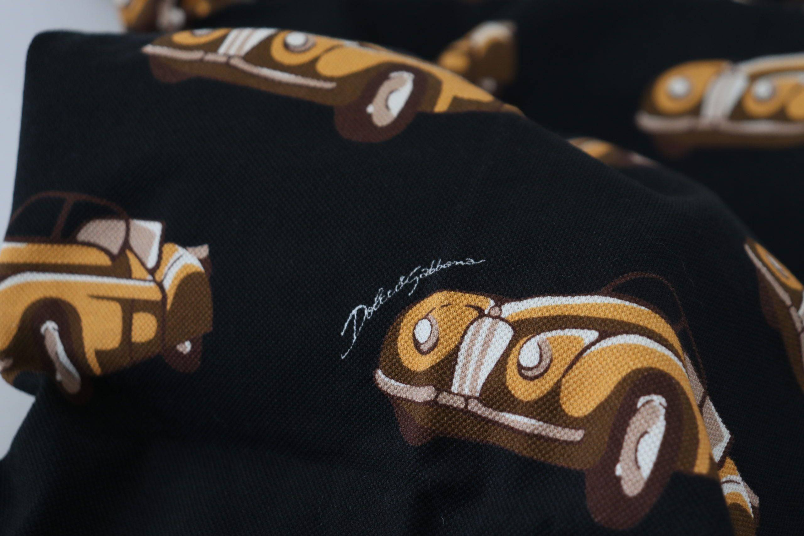 T-shirt polo à manches courtes noir avec motif de voiture Dolce & Gabbana, design élégant et graphique.