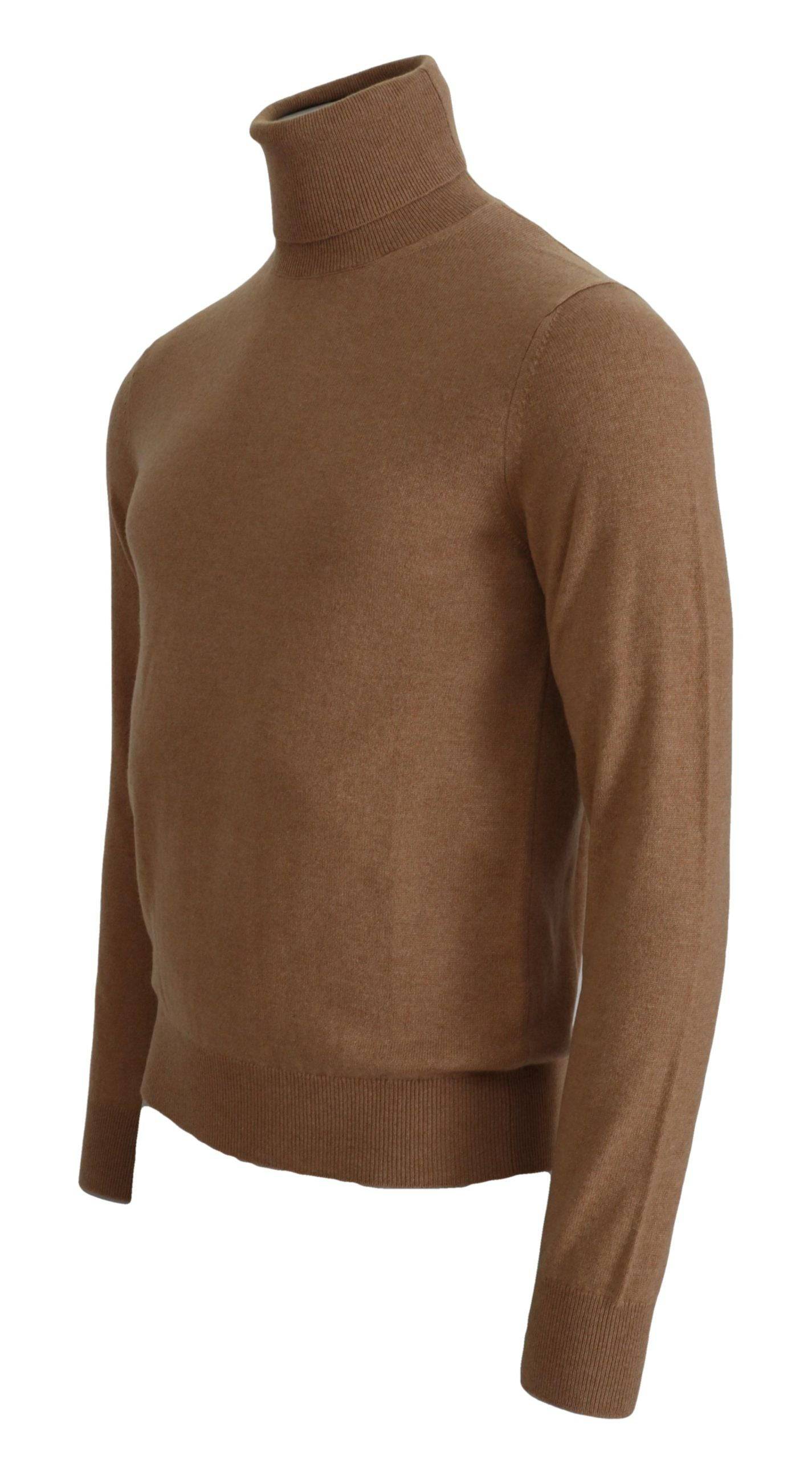 Pull en cachemire beige Dolce & Gabbana, turtleneck élégant, douceur et finition soignée visible sur l'image.