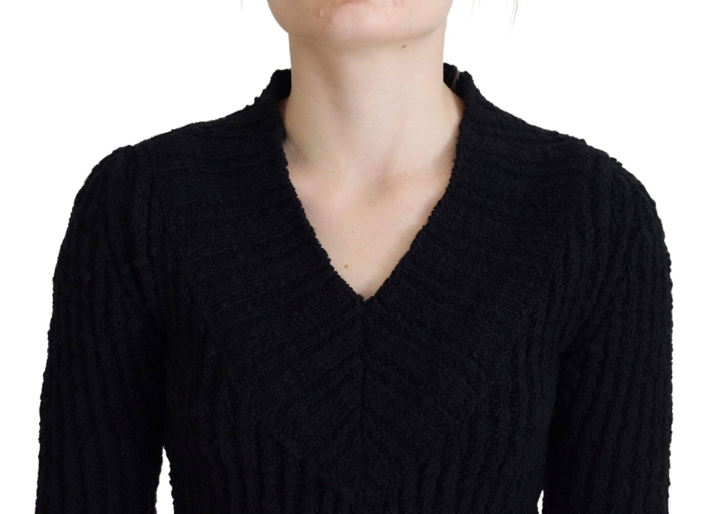 Robe pull en laine noire de Dolce & Gabbana, coupe ajustée et tricotée, élégante et confortable, portée sur un mannequin.