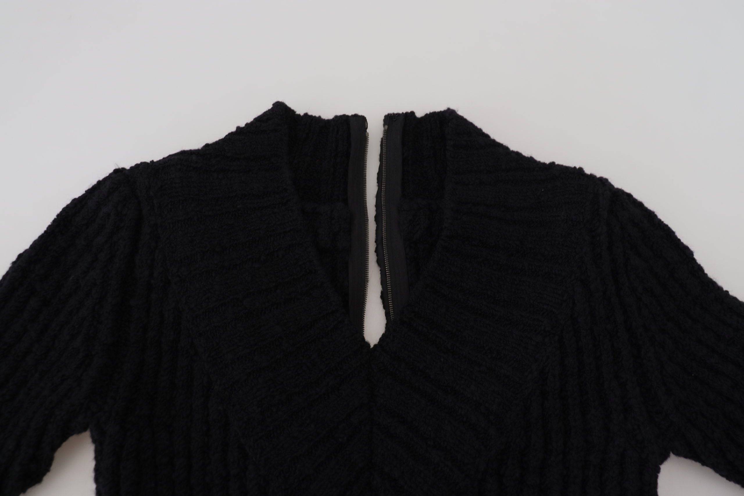 Robe pull en laine noire Dolce & Gabbana, robe moulante en tricot, vêtement élégant et confortable pour femmes.
