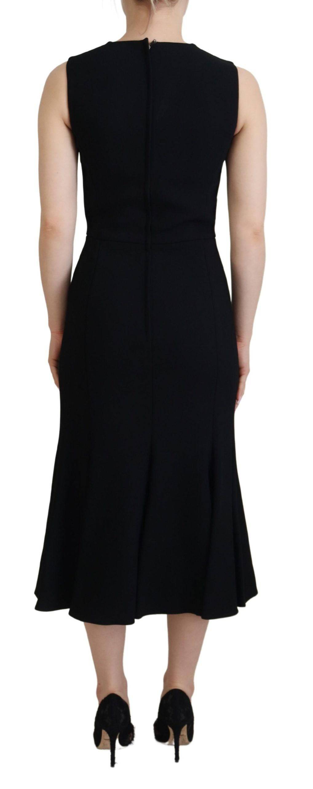 Robe noire Dolce & Gabbana cintrée et évasée en viscose, style robe tube avec décolleté en V, visible en image.