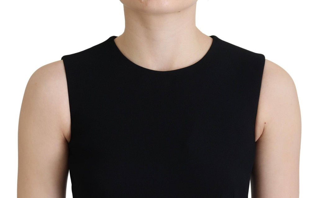 Robe noire Dolce & Gabbana en viscose, coupe ajustée et évasée, élégante et sophistiquée, portée en soirée ou pour une occasion spéciale.