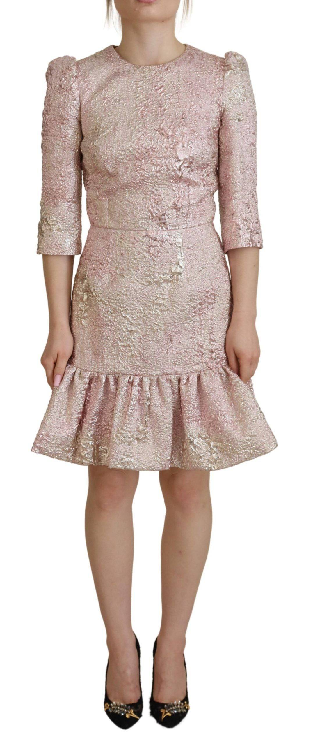 Robe midi en jacquard rose Dolce & Gabbana à manches 3/4, coupe ajustée et élégante.