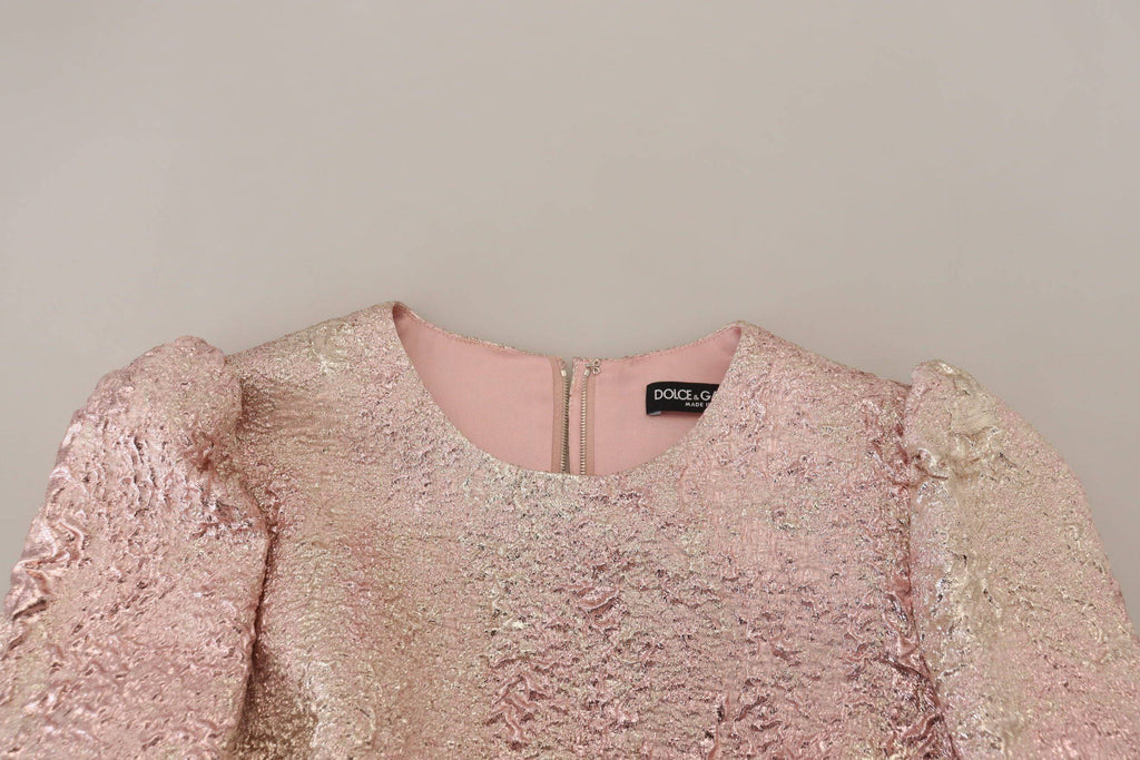 Robe midi en jacquard rose à manches 3/4 de Dolce & Gabbana, coupe ajustée et élégante.