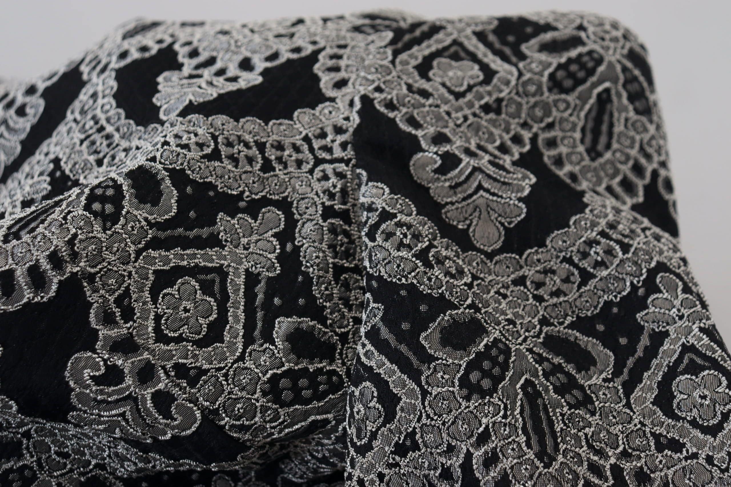 Robe longue noire et grise en jacquard Dolce & Gabbana, coupe bodycon élégante et sophistiquée.