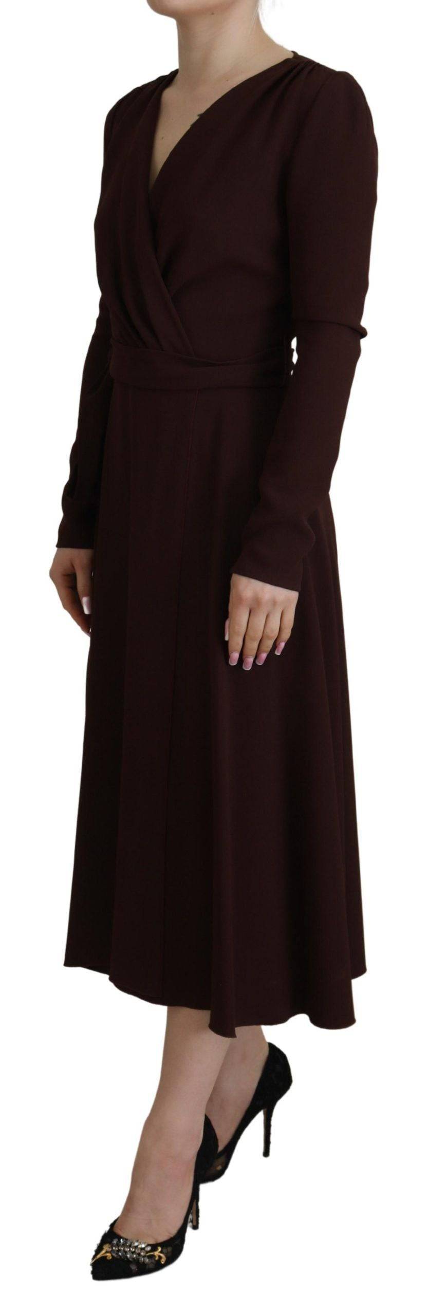 Robe midi marron Dolce & Gabbana à manches longues, ceinture à nouer et tissu extensible, élégante et raffinée.