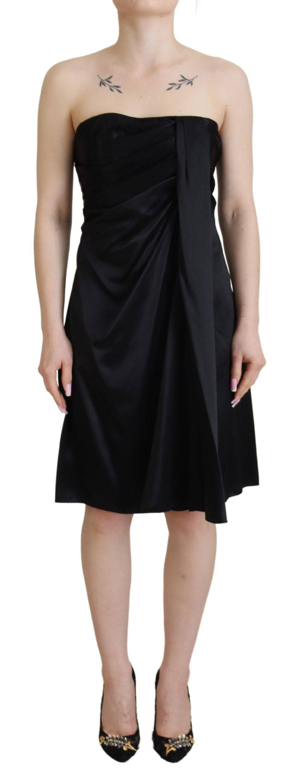 Robe courte en soie noire Dolce & Gabbana, robe de soirée élégante et tendance avec coupe shift.