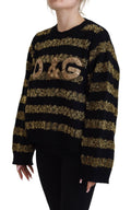 Pull en cachemire noir et or Dolce & Gabbana avec cristaux, élégant et luxueux, porté sur un mannequin.