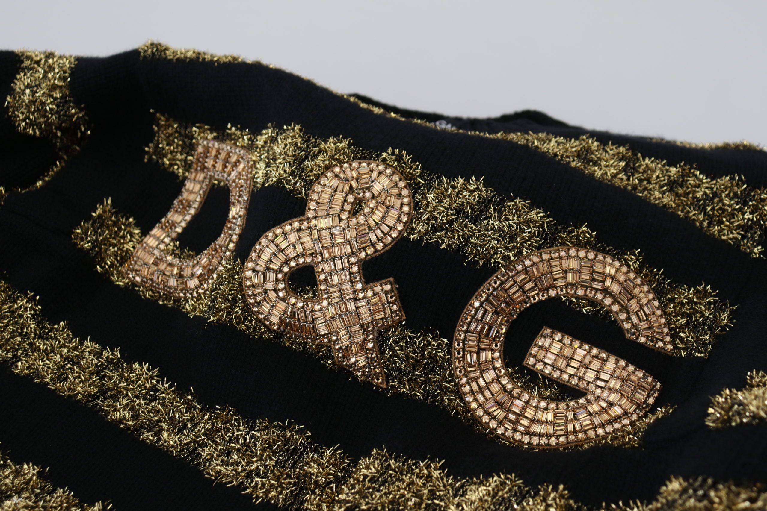 Pull en cachemire noir et or Dolce & Gabbana D&G avec cristaux, vue de face, détails élégants et texture douce.
