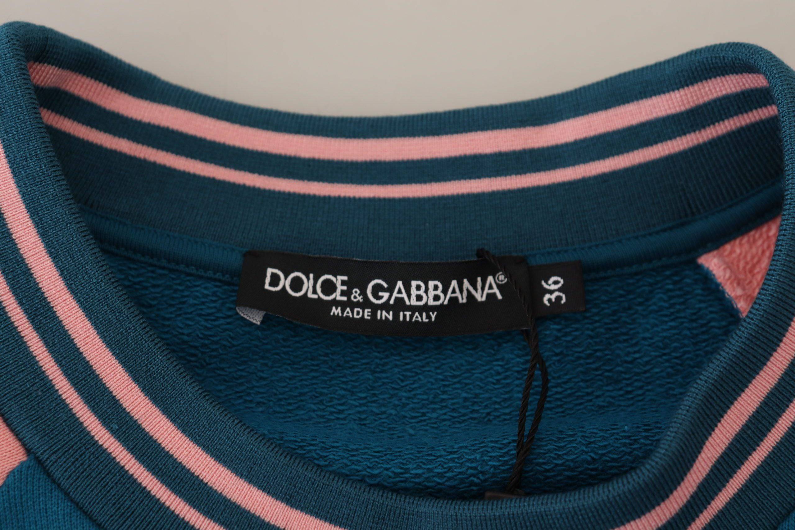 Pull Dolce & Gabbana à sequins bleus et roses, orné de cristaux, style queen, pour femme, vue de face.