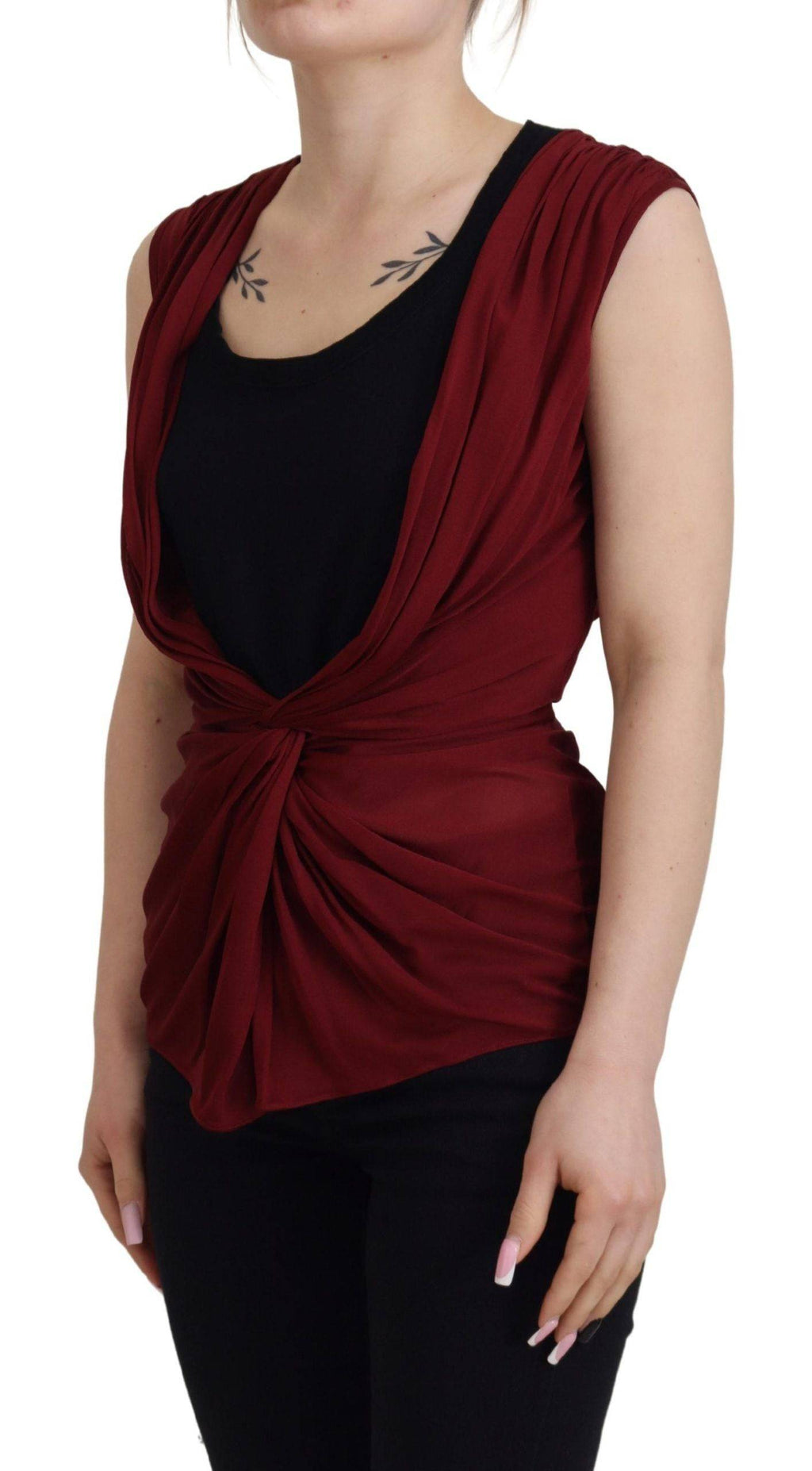 Veste blouse en soie stretch bordeaux de Dolce & Gabbana, vue de face avec col en V et détails élégants.