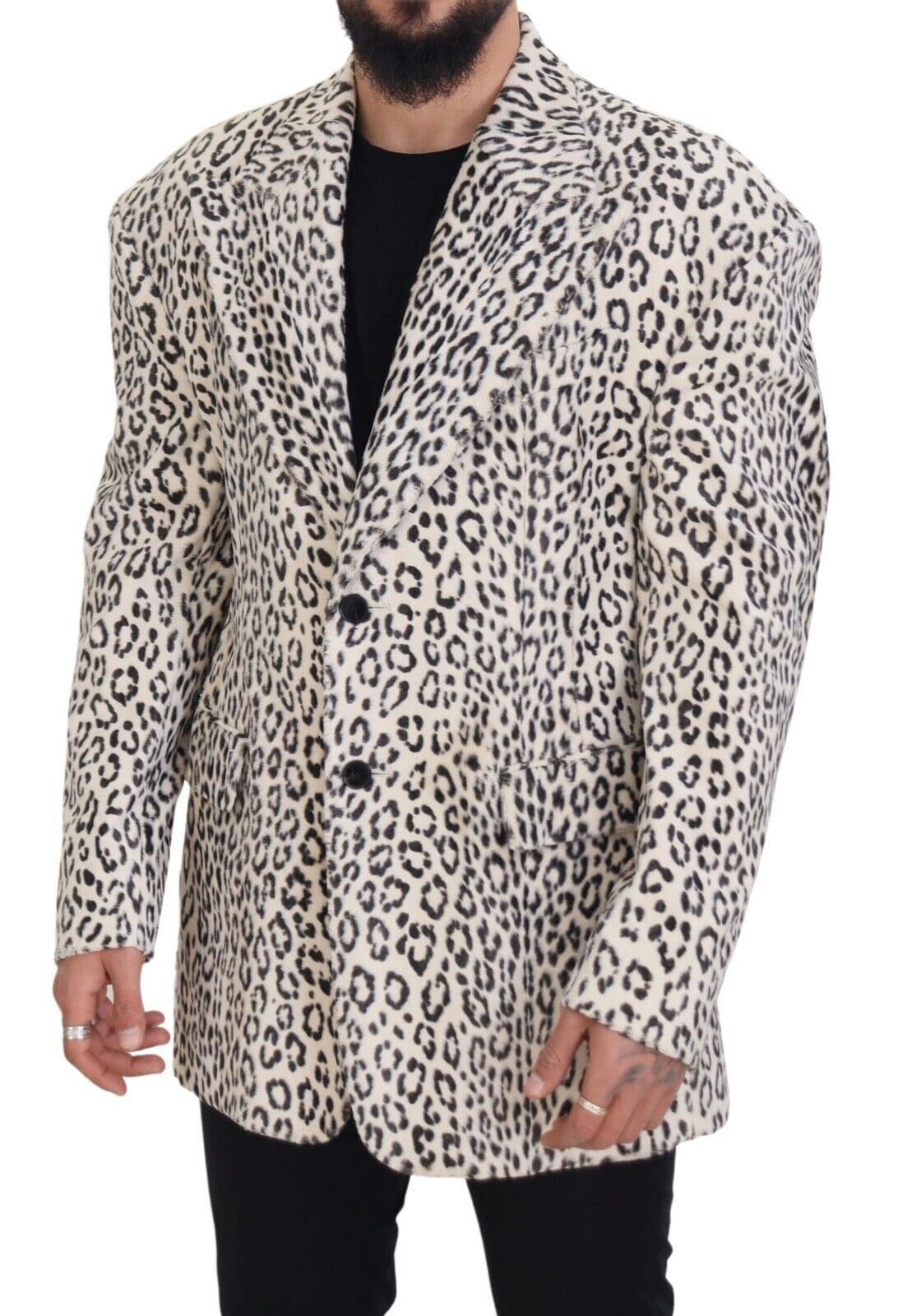 Manteau blazer blanc à imprimé léopard Dolce & Gabbana, coupe simple, en tissu élégant, porté sur un mannequin.