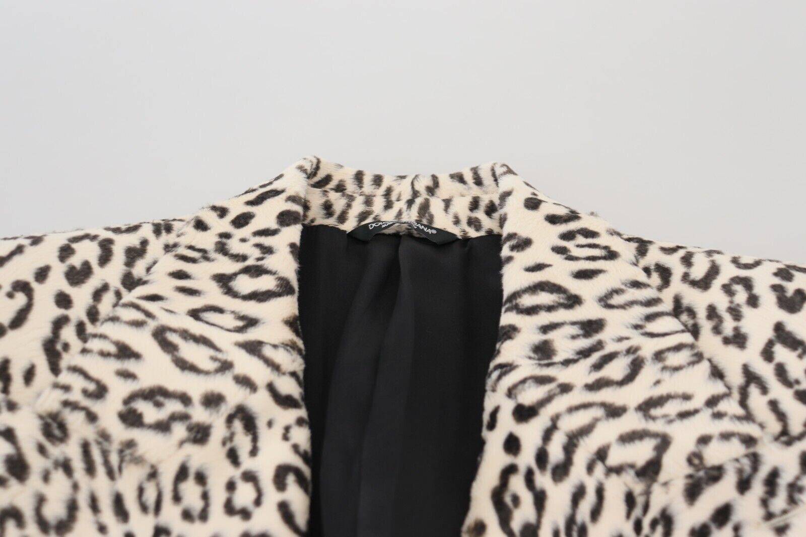 Manteau blazer blanc à imprimé léopard de Dolce & Gabbana, coupe single-breasted, élégant et tendance.