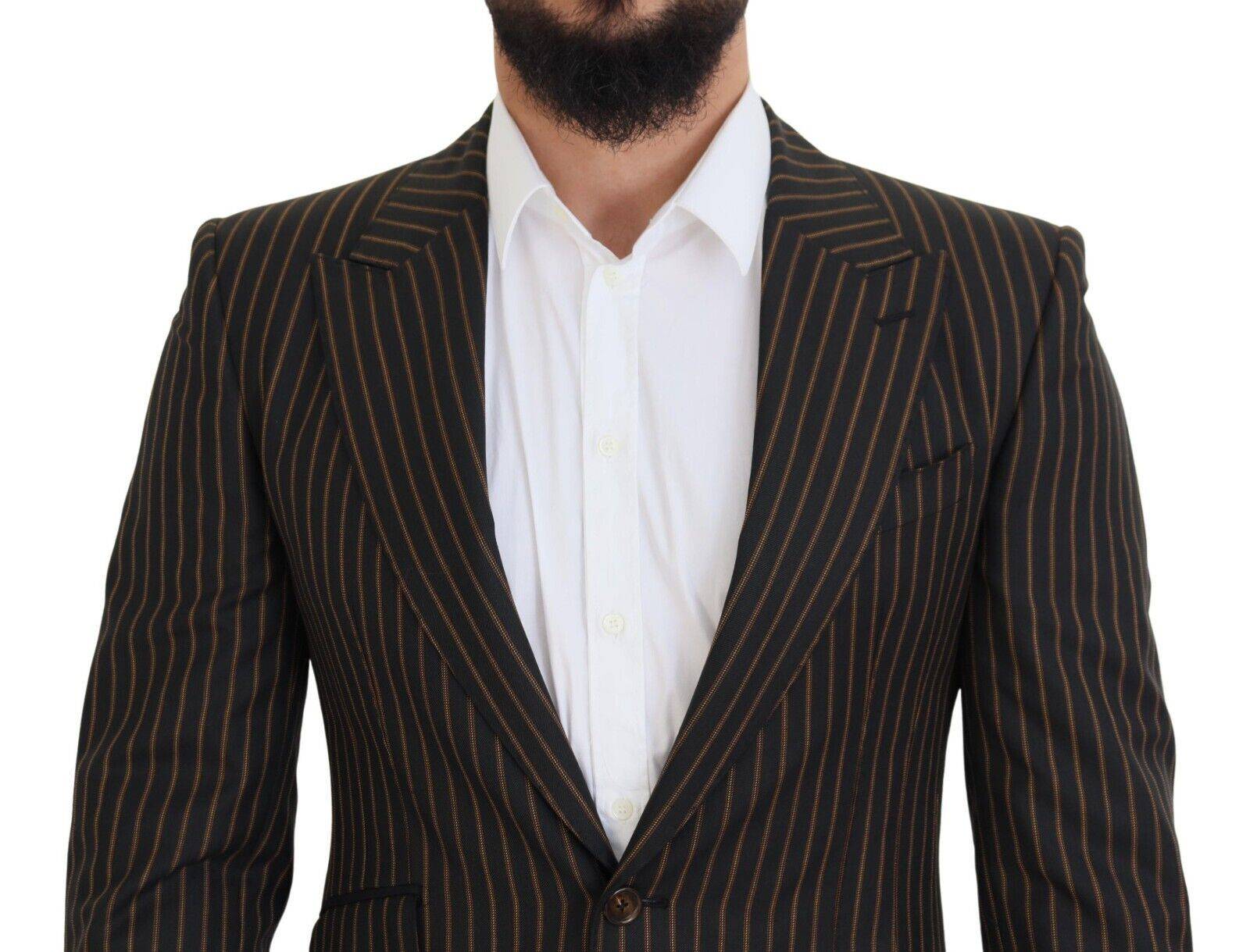 Blazer noir et marron à rayures Dolce & Gabbana, coupe single-breasted, tissu élégant, porté sur un mannequin.