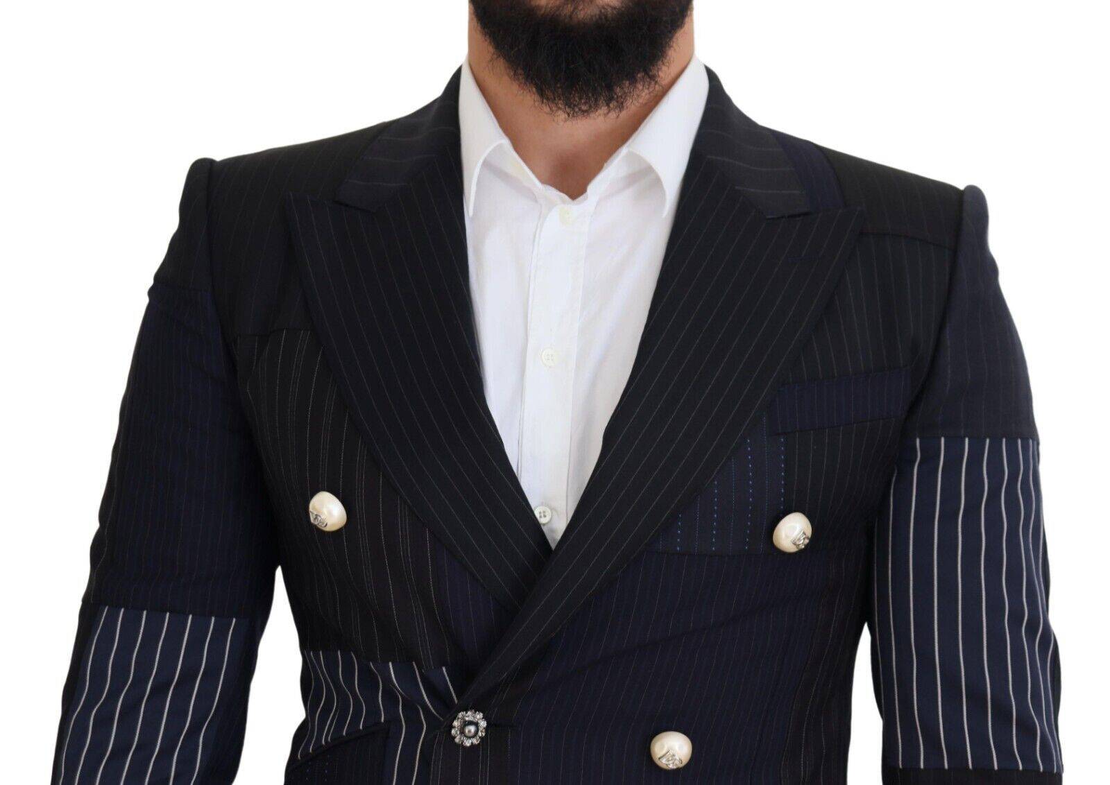 Blazer en laine bleue à patchwork et double boutonnage de Dolce & Gabbana, élégant et sophistiqué, visible en gros plan.