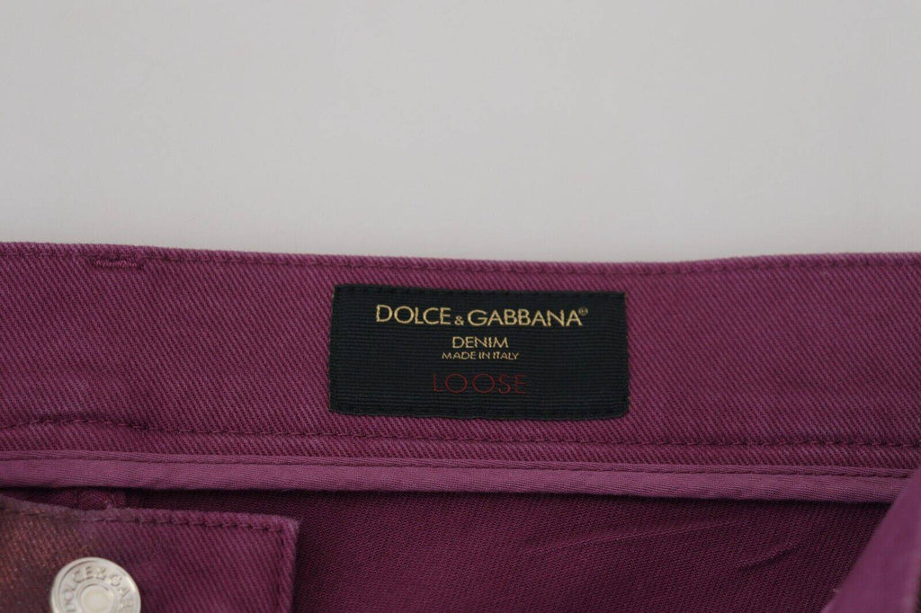 Ceinture homme Dolce & Gabbana en coton magenta avec jeans décontractés en denim.