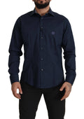 Chemise formelle en coton bleu marine Roberto Cavalli, vue en gros plan sur le tissu et la coupe élégante.