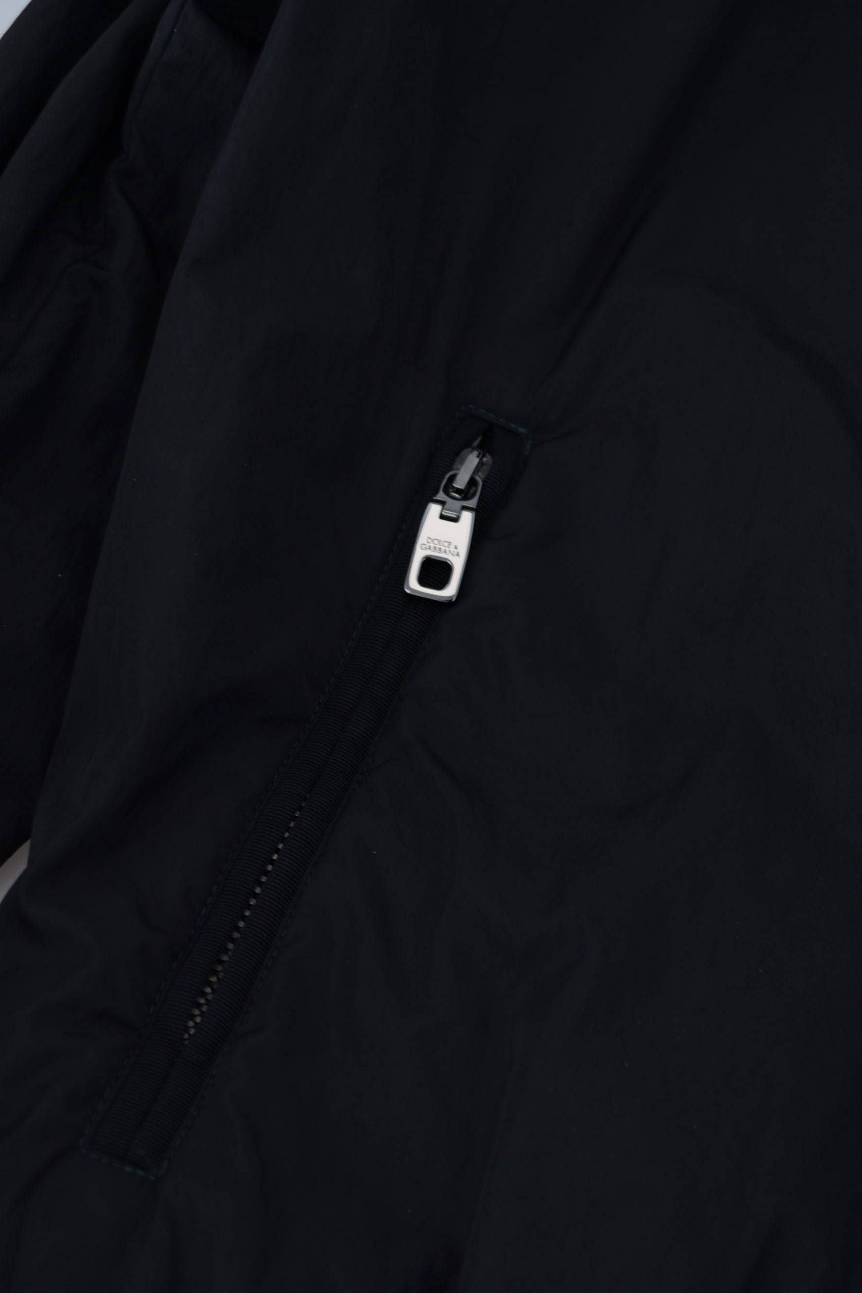 Veste bomber en nylon noir Dolce & Gabbana avec logo, fermeture éclair et design élégant.