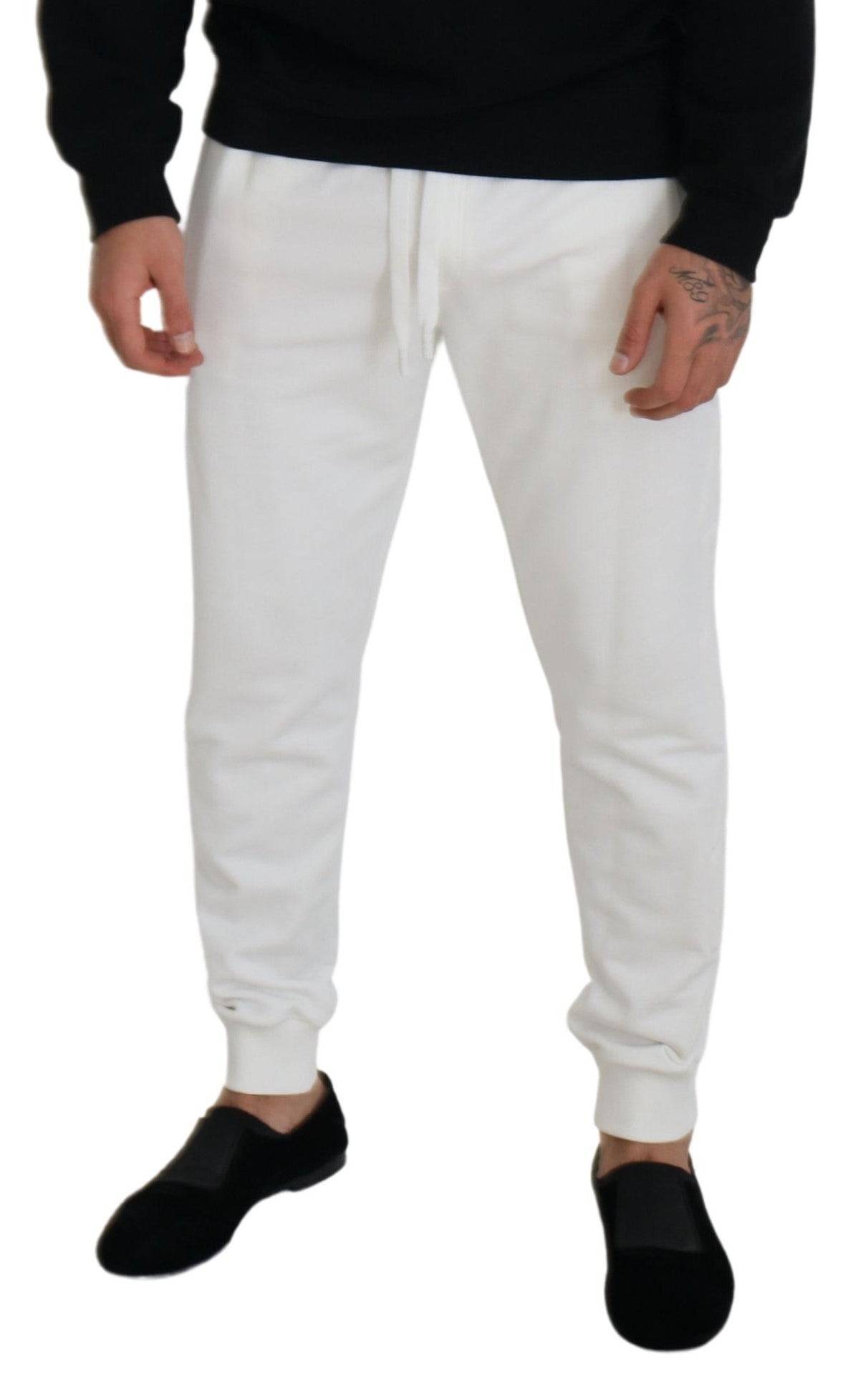 Pantalon de sport blanc Dolce & Gabbana en coton avec logo, style décontracté et ajusté, visible sur l'image.