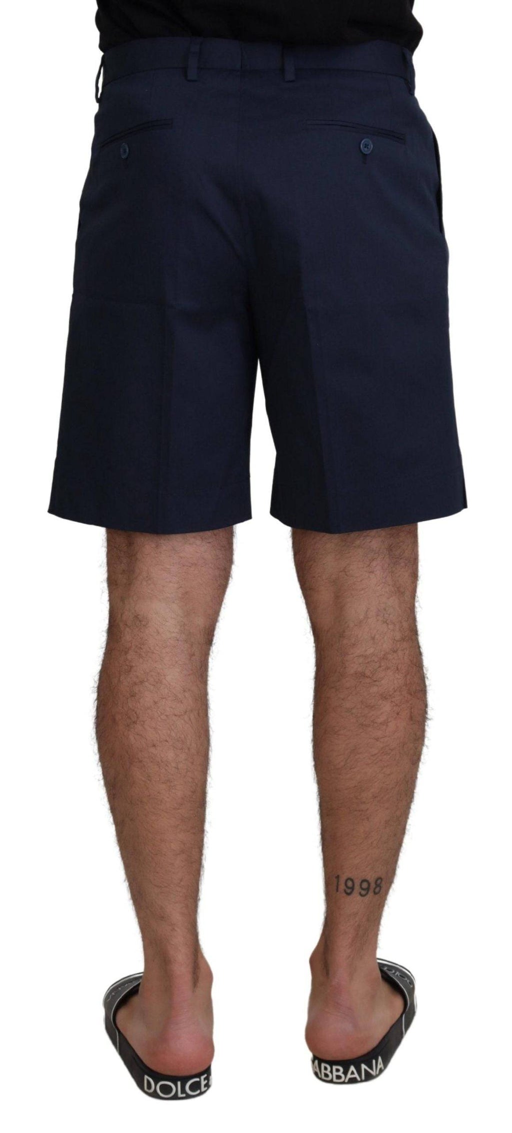 Shorts décontractés en coton stretch bleus Dolce & Gabbana, chino slim pour homme, détails modernes, look élégant et confortable.