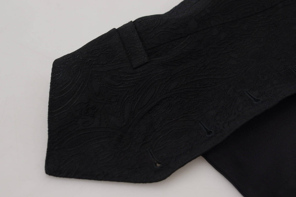 Gilet sans manches en brocart noir Dolce & Gabbana avec boutons, élégant et sophistiqué, porté sur un mannequin.