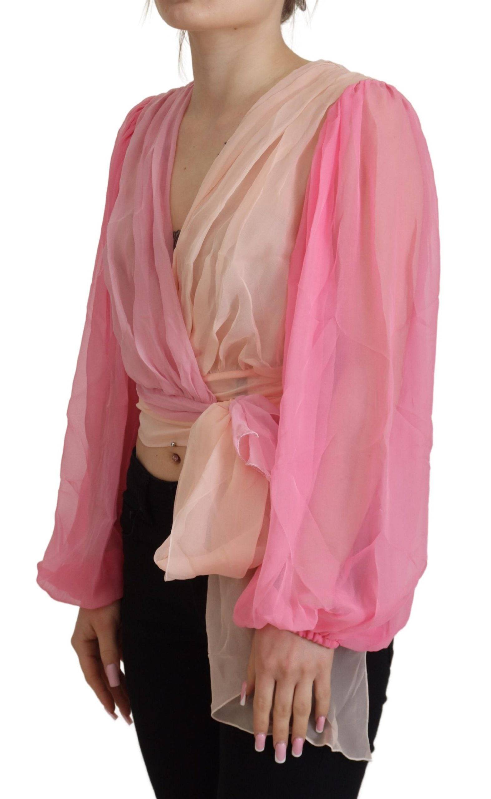 Blouse longue en soie rose Dolce & Gabbana avec manches longues et enroulées, élégante et fluide.